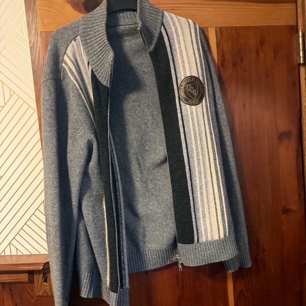 wool zip up sweater (united colors of Benetton)